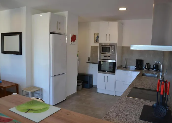 Moderno Con Terraza, Aire Acondicionado Y Aparcamiento Privado En - Es-323-8